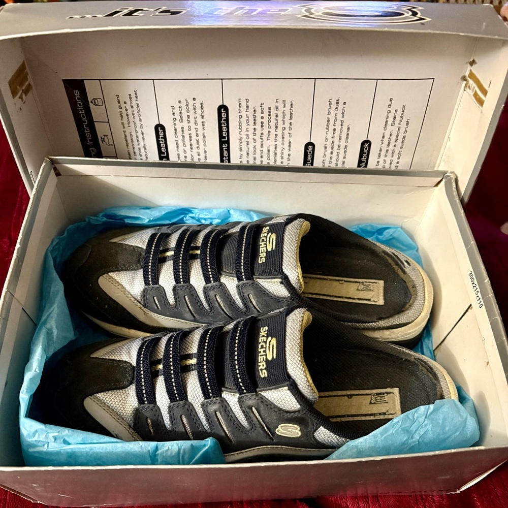 Skechers Women’s Navy & Silver Slip On Tennis Shoes Sz **10**